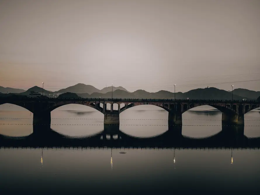 4k孤独壁纸 - 桥 - 平静 - 风景「哲风壁纸」