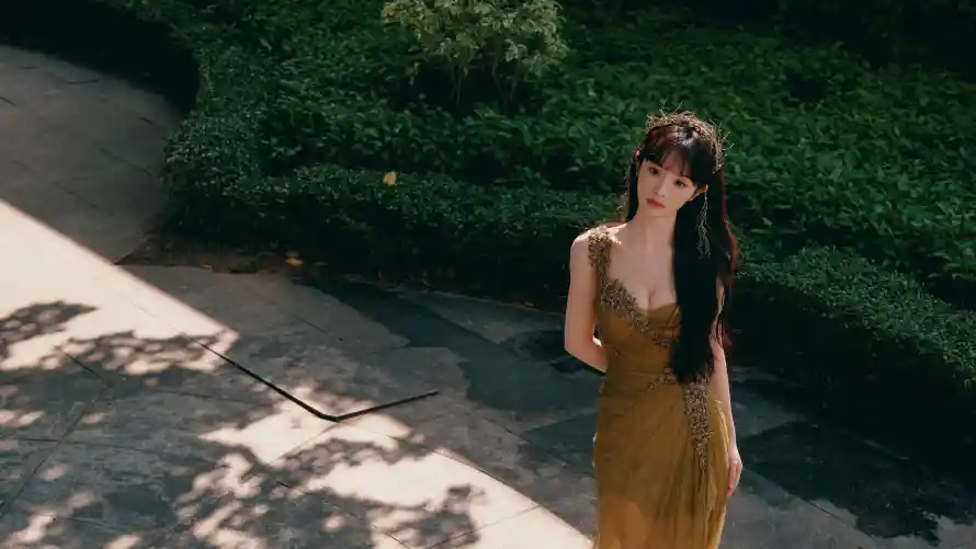 9k女明星壁纸-田曦薇 - 性感长裙-壁纸分享「哲风壁纸」