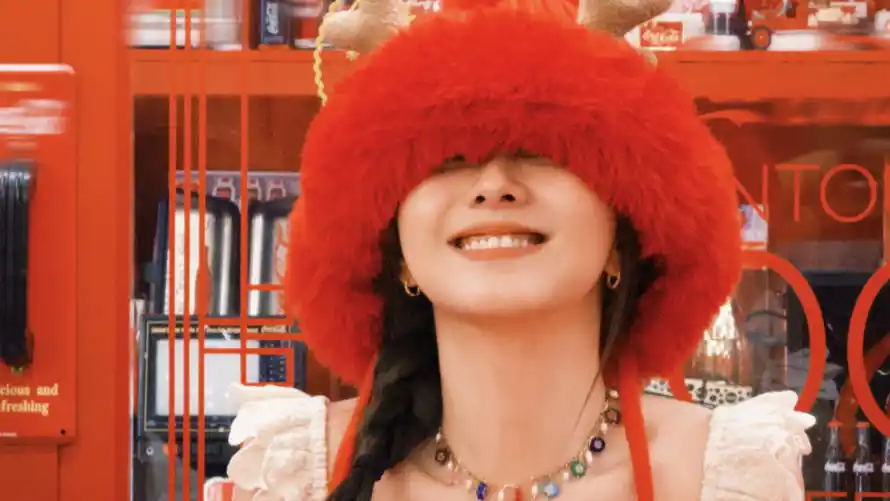 2k时尚壁纸-女明星和红帽-可爱女生热门的壁纸「哲风壁纸」