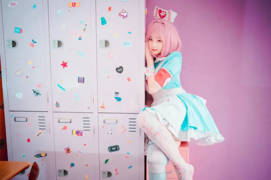 4k少女壁纸 - 美女 - 储物柜 - 护士装「哲风壁纸」