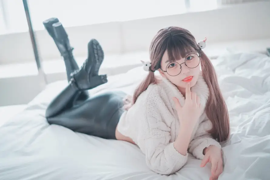 2k少女壁纸-长靴和美女-热门的壁纸「哲风壁纸」