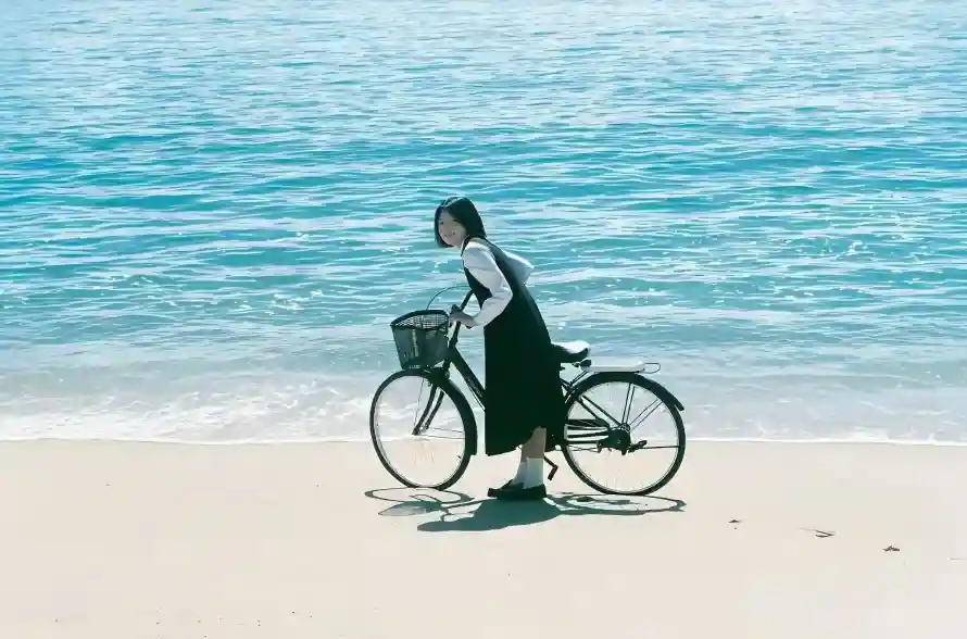 2k女孩壁纸-自行车与海边-免费下载「哲风壁纸」