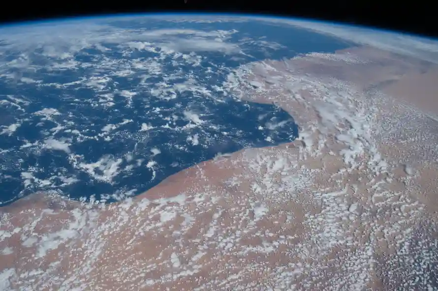 5k地球壁纸-地球景观 - 太空-太空视角热门的壁纸「哲风壁纸」
