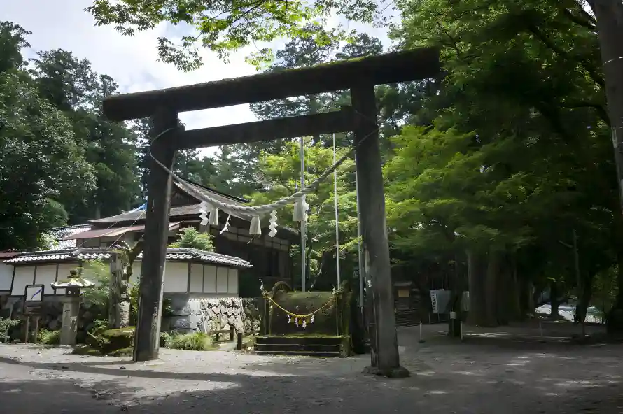 3k小屋景致壁纸-山林小屋壁纸和日本神社-神社风光「哲风壁纸」