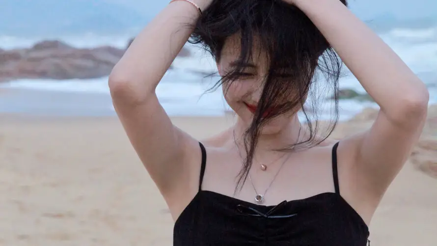4k海滩壁纸-女明星 - 高圆圆-吊带造型壁纸分享「哲风壁纸」