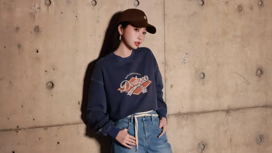 8k卫衣壁纸-女明星壁纸和帽子-时尚穿搭壁纸推荐「哲风壁纸」
