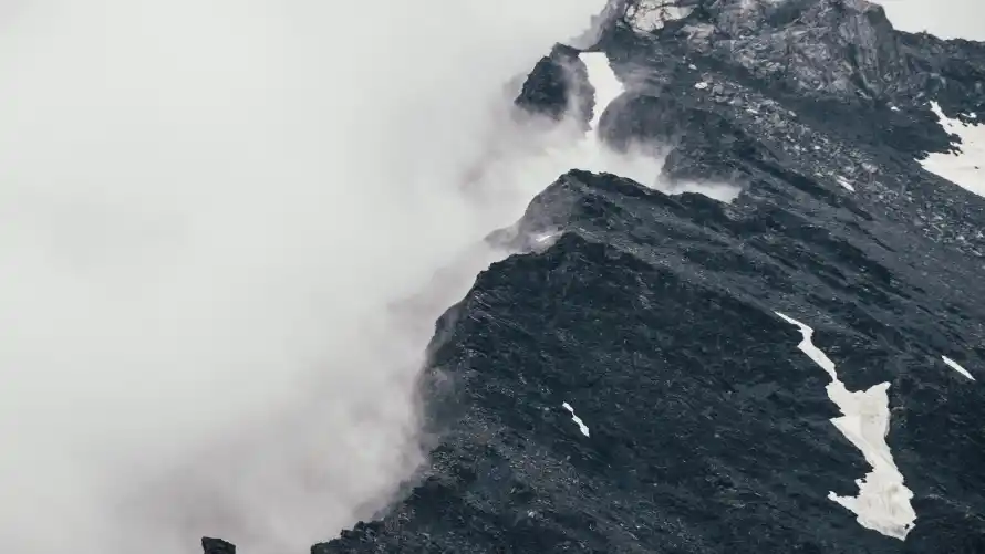 4k云雾壁纸 - 山 - 壁纸 - 山峰「哲风壁纸」