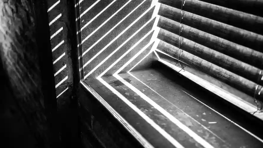 4k光影壁纸-百叶窗与背景-热门的壁纸「哲风壁纸」