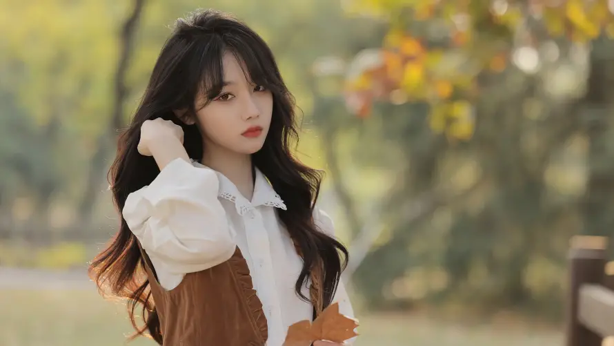 4k少女壁纸 - 户外 - 秋日 - 长发「哲风壁纸」