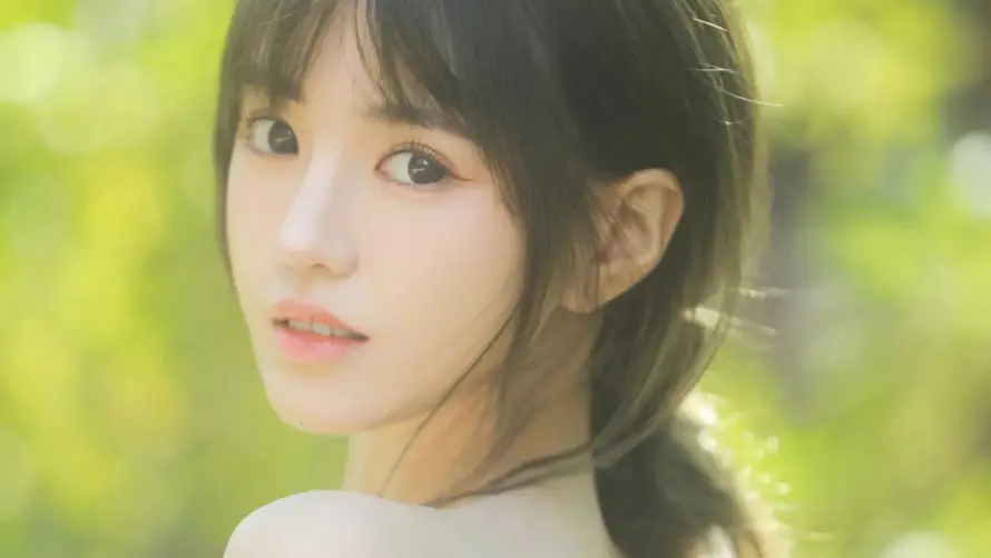 4k少女壁纸 - 户外 - 清新 - 绿荫「哲风壁纸」