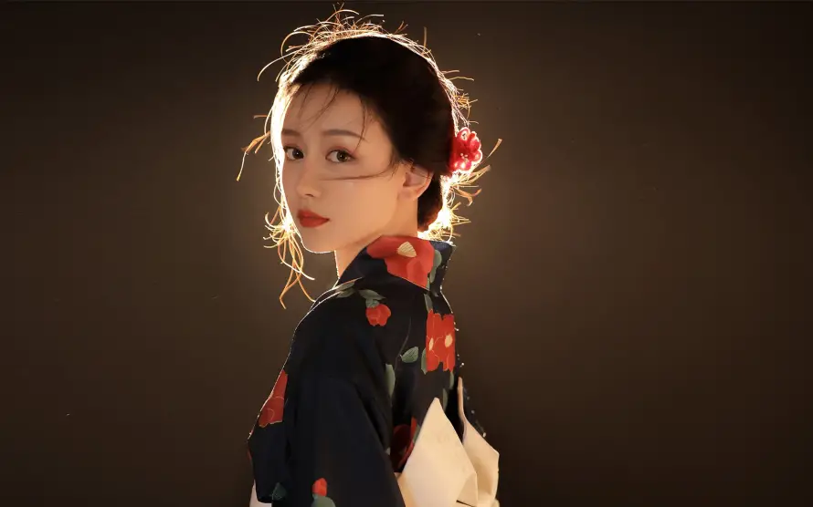 4k美女壁纸 - 艺术 - 光影写真 - 复古穿搭「哲风壁纸」