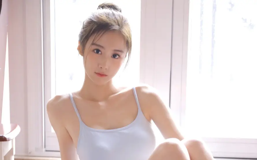 2k可爱壁纸-小清新和可爱女生-白色吊带「哲风壁纸」