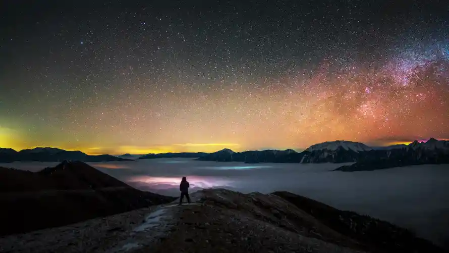 4k云海壁纸 - 夜景 - 宇宙 - 山脉「哲风壁纸」