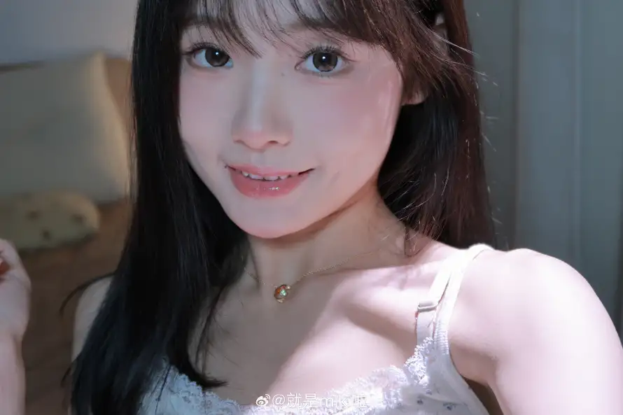 5k室内壁纸-yes和少女-白色服饰壁纸分享「哲风壁纸」
