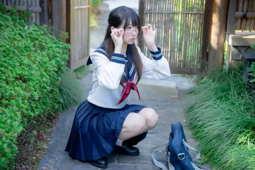 4k校服壁纸 - 眼镜 - 校园风 - jk制服「哲风壁纸」