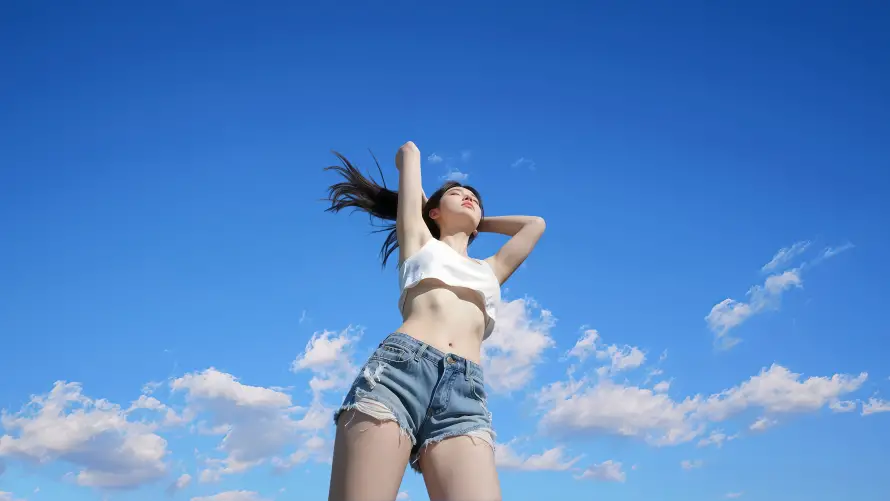 8k性感美女壁纸-户外美景 - 晴空微风-美女写真「哲风壁纸」