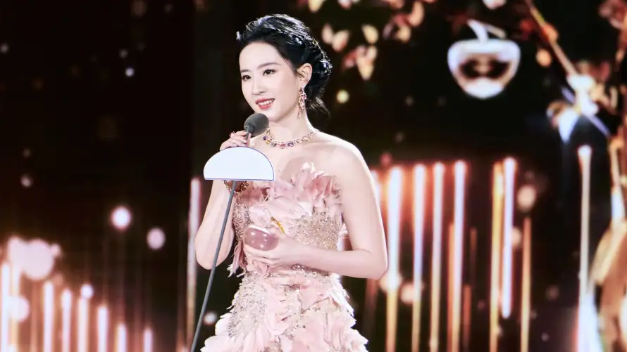 2k优雅壁纸-刘亦菲与舞台-神仙姐姐热门的壁纸「哲风壁纸」