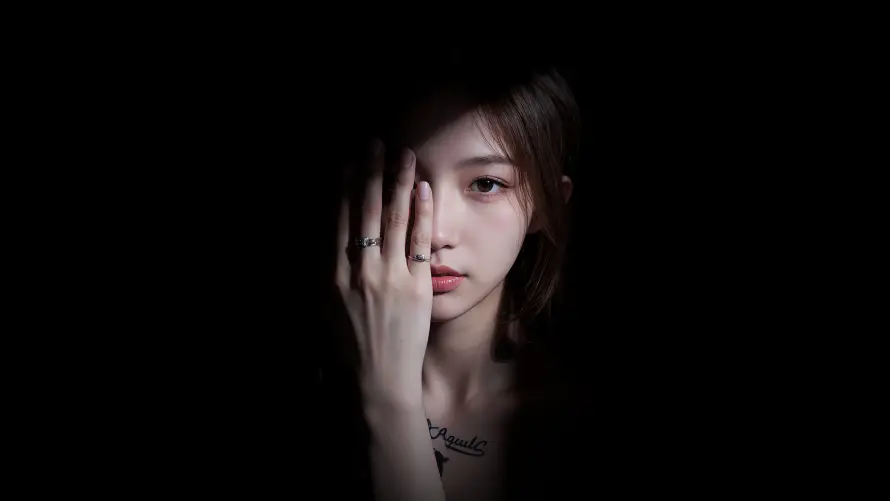 8k半遮面壁纸-手遮脸 - 光影美女-暗调光影「哲风壁纸」
