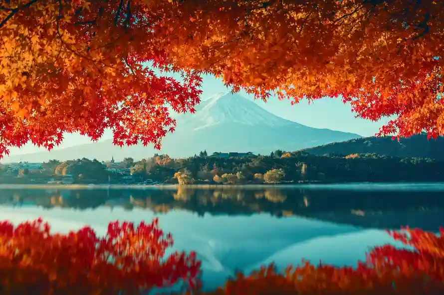8k湖水壁纸-富士山和湖面倒影-秋天红枫「哲风壁纸」