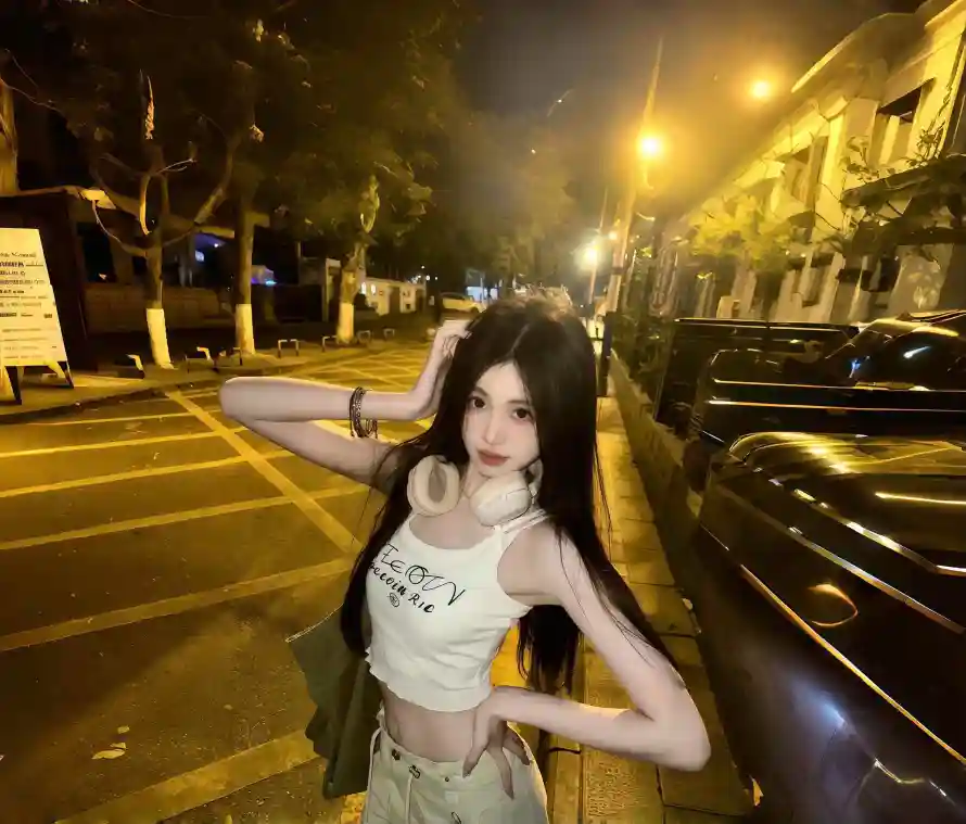3k夜晚壁纸-白色背心 - 女孩-绿色裤子壁纸分享「哲风壁纸」