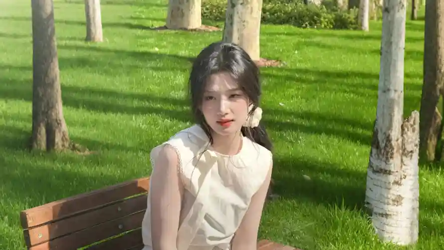 2k户外壁纸-卢昱晓壁纸和白衣-真人美女壁纸推荐「哲风壁纸」