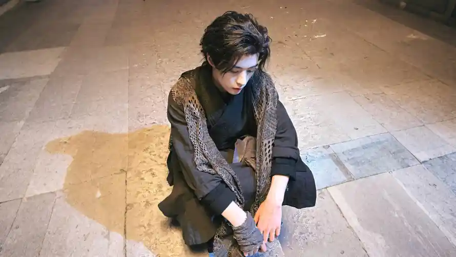 2k坐姿壁纸-男明星 - 帅哥-复古穿搭壁纸分享「哲风壁纸」