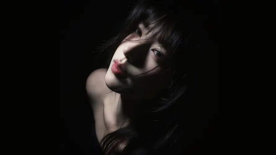 8k光影壁纸-暗黑风 - 红唇-仰头美女免费下载「哲风壁纸」