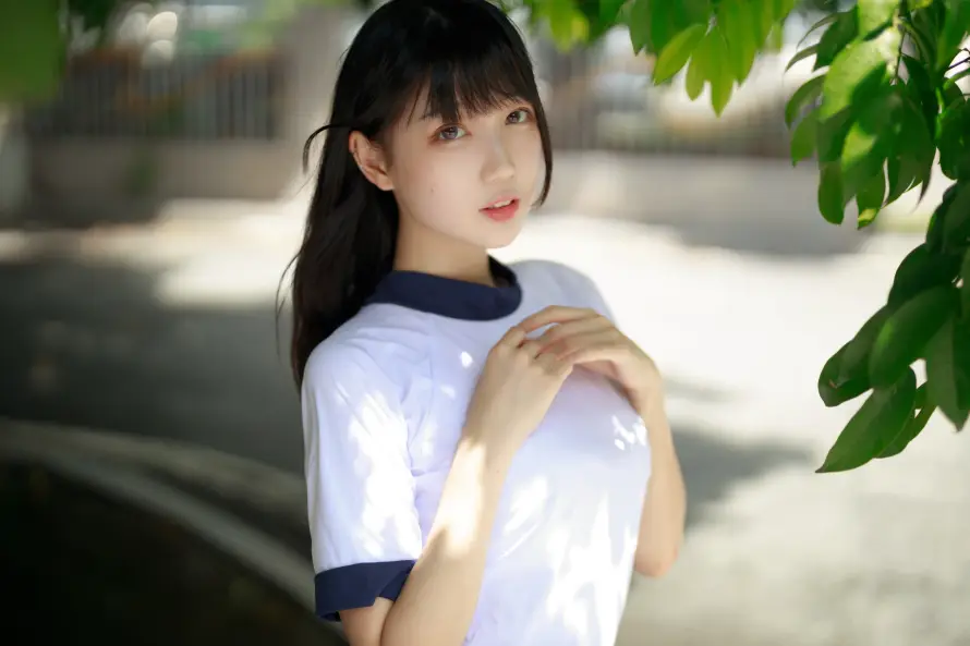 4k户外壁纸 - 白衣 - 绿叶 - 美女「哲风壁纸」