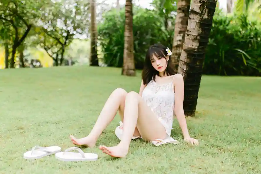 4k写真壁纸 - 绿植 - 美女 - 草地「哲风壁纸」