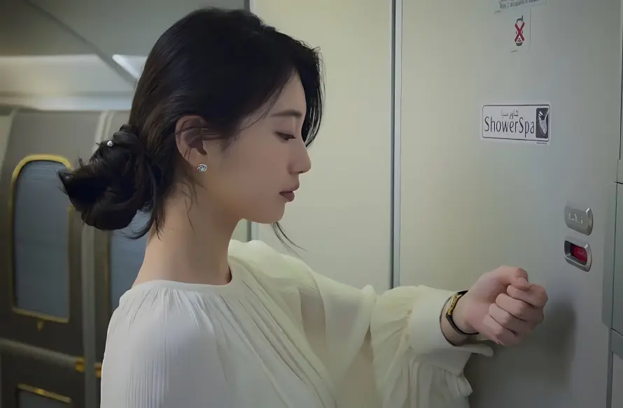 4k操作壁纸 - 机舱 - 白衣 - 简约「哲风壁纸」