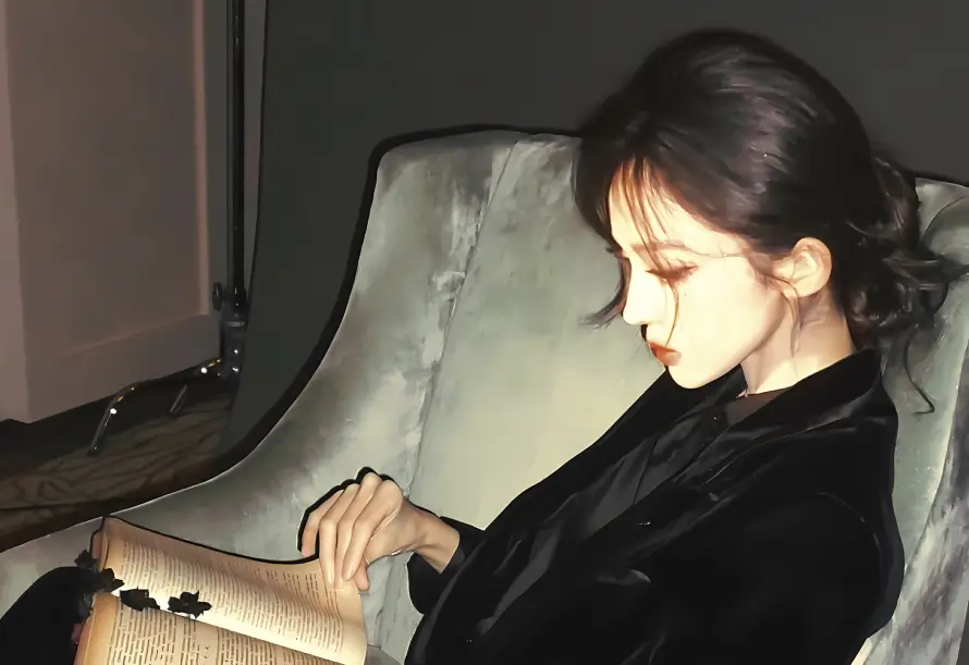 4k复古壁纸 - 室内 - 看书 - 美女「哲风壁纸」