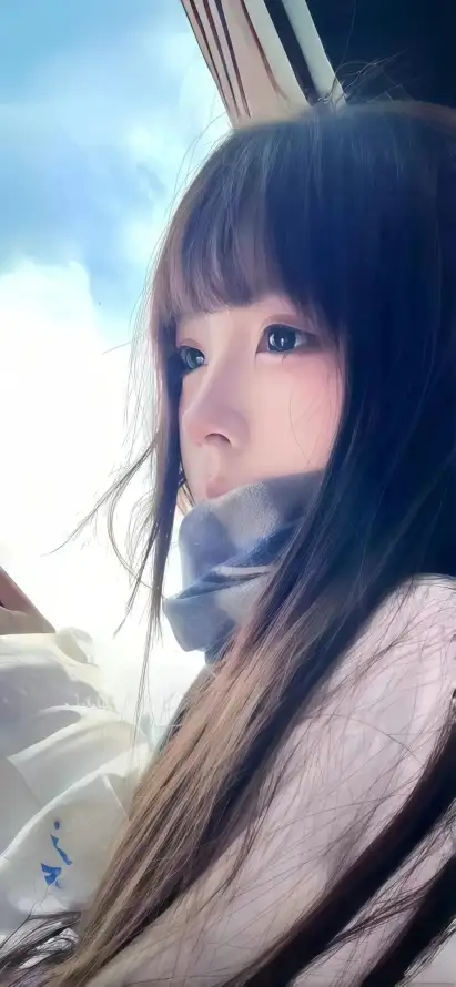 4k蓝天壁纸 - 车内 - 浅色穿搭 - 真人美女「哲风壁纸」