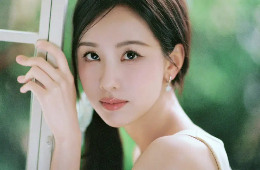 4k清新壁纸 - 甜美 - 绿植 - 女明星「哲风壁纸」