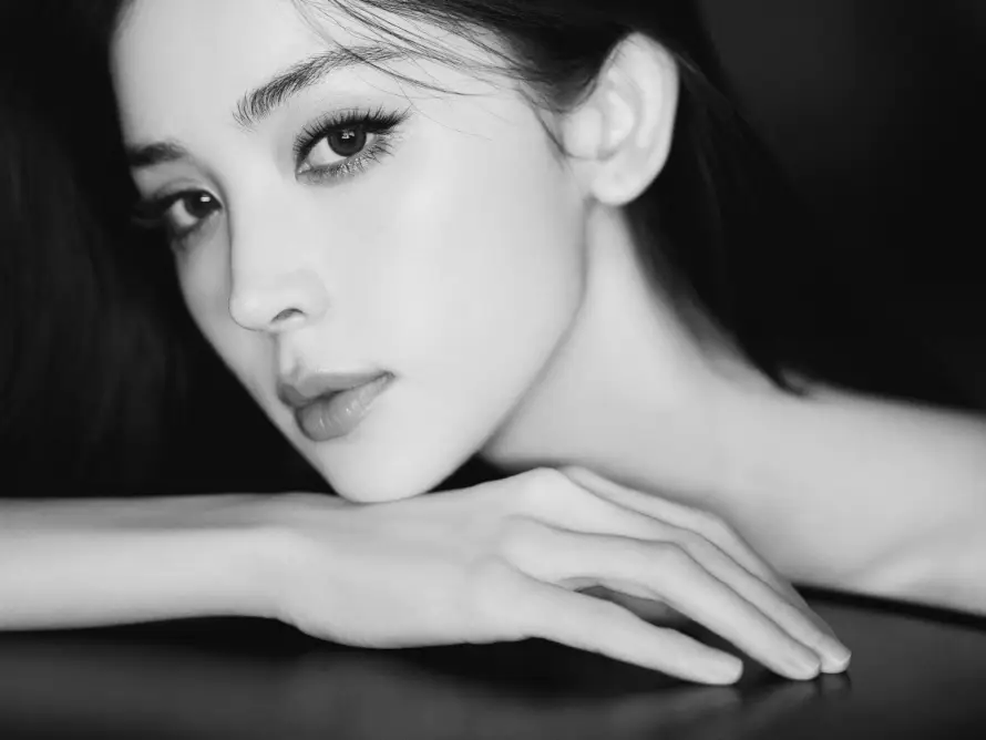 4k优雅壁纸 - 托腮 - 女明星 - 古力娜扎「哲风壁纸」