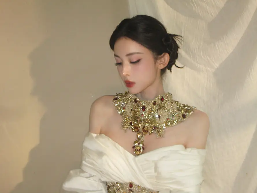 2k优雅壁纸-女明星 - 露肩装-古力娜扎壁纸推荐「哲风壁纸」