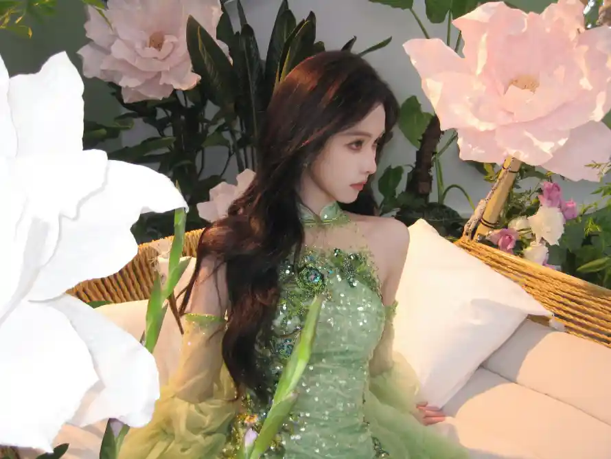 4k长发壁纸 - 女明星 - 粉色花 - 陈都灵「哲风壁纸」