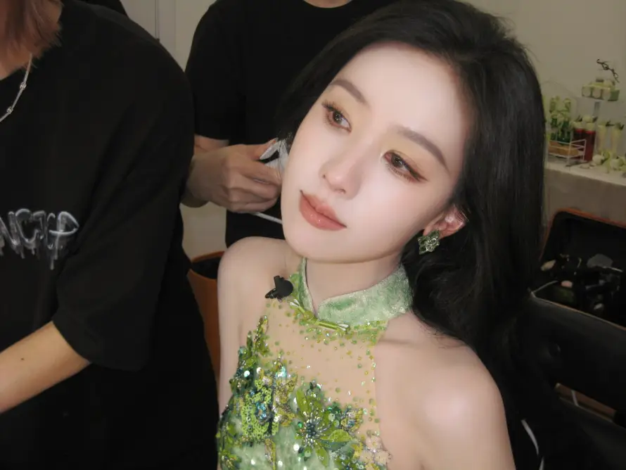 4k耳饰壁纸 - 化妆间 - 女明星 - 陈都灵「哲风壁纸」