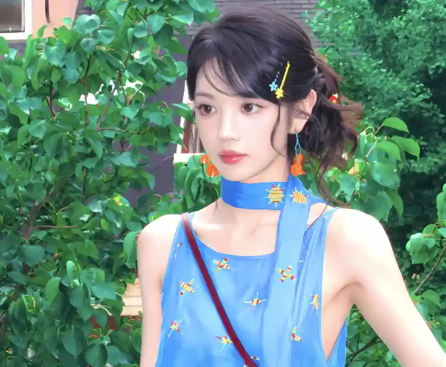 4k发夹壁纸 - 田曦薇 - 绿植背景 - 花朵图案「哲风壁纸」 4k发夹壁纸 - 田曦薇 - 绿植背景 - 花朵图案「哲风壁纸」