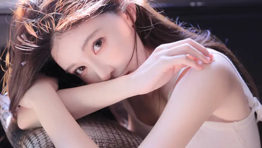 4k慵懒壁纸 - 白衣 - 美女 - 长发「哲风壁纸」