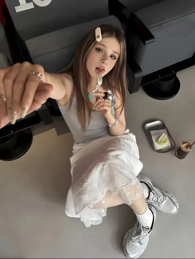 4k休闲壁纸 - 发夹 - 美女 - 下午茶「哲风壁纸」