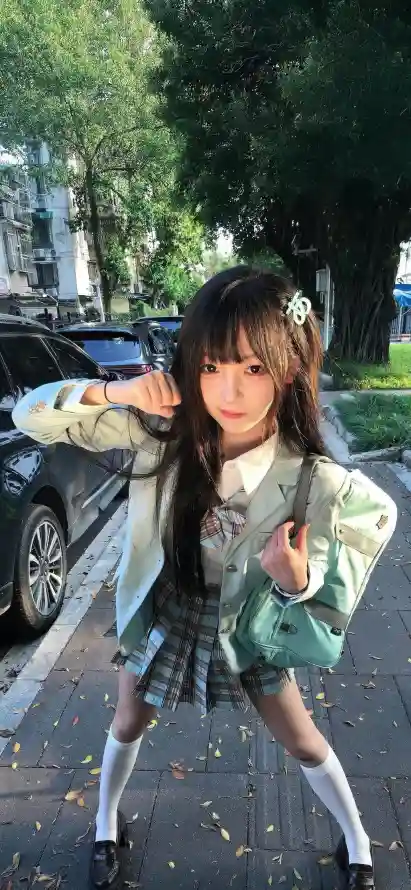 4k白袜壁纸 - 绿包 - 街道 - jk制服「哲风壁纸」
