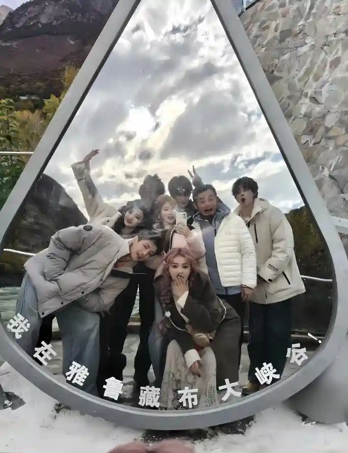 4k冬装壁纸 - 旅行 - 雪山 - 大合照「哲风壁纸」