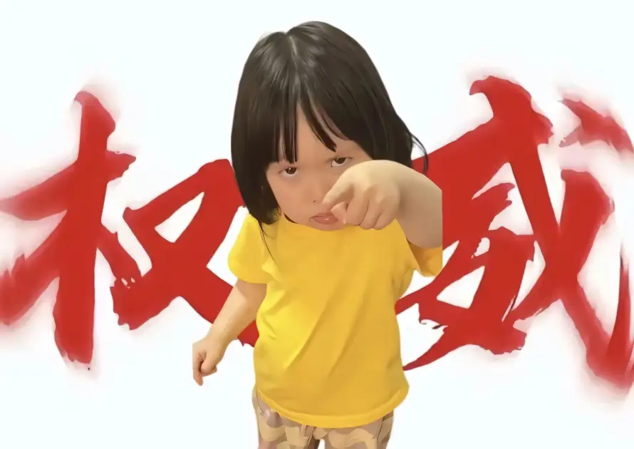 2k可爱壁纸-曾婉之和小孩-黄色上衣热门的壁纸「哲风壁纸」
