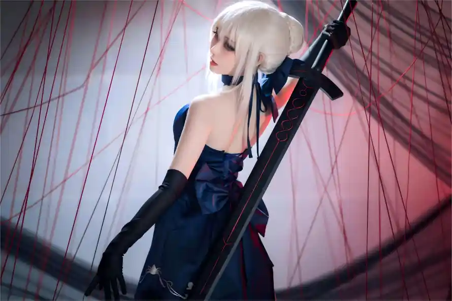 4k美女壁纸 - 长剑 - cos - 黑礼服「哲风壁纸」
