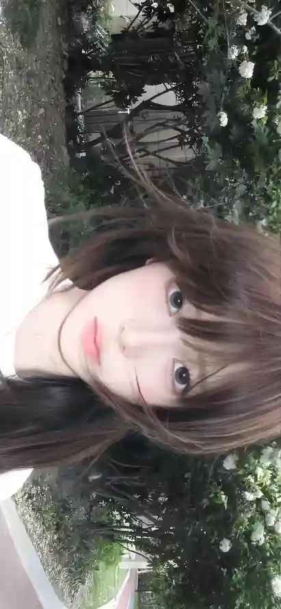 4k户外壁纸 - 绿植 - 美女 - 蓝眼「哲风壁纸」