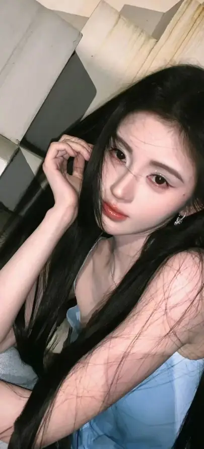 4k吊带壁纸 - 室内 - 美女 - 长发「哲风壁纸」