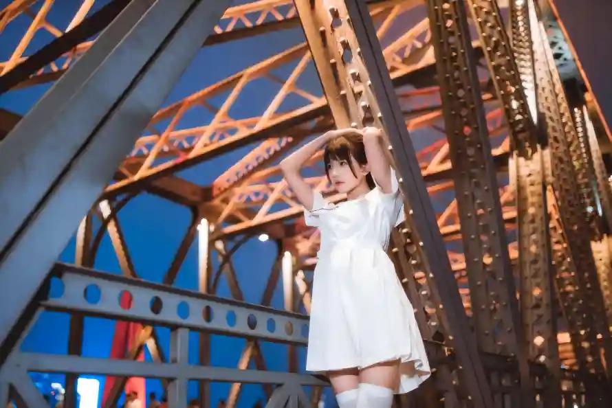 4k夜景壁纸 - 美女 - 街拍 - 铁桥「哲风壁纸」