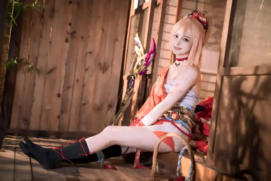 11k原神壁纸-木质背景壁纸和宵宫-cosplay「哲风壁纸」