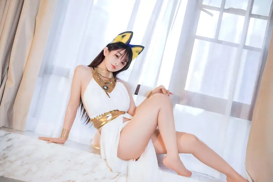 10k美女壁纸-cos和猫耳头饰-白色服饰「哲风壁纸」