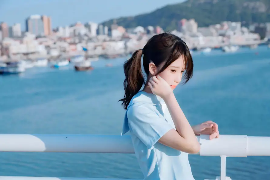 4k栏杆壁纸 - 海边 - 清新 - 美女「哲风壁纸」